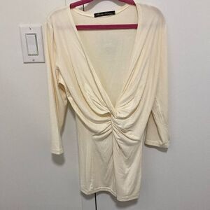 Rendez-Vous Paris Deep V-neck Knotted front Top with 3/4 sleeve. Off White. Sz S